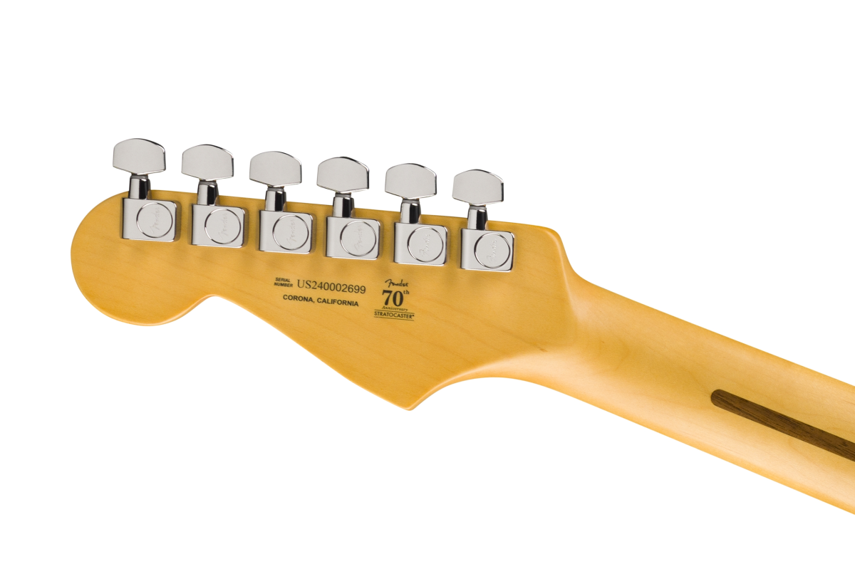 Fender Dealer Exclusive American Professional II Stratocaster RW in Shell Pink