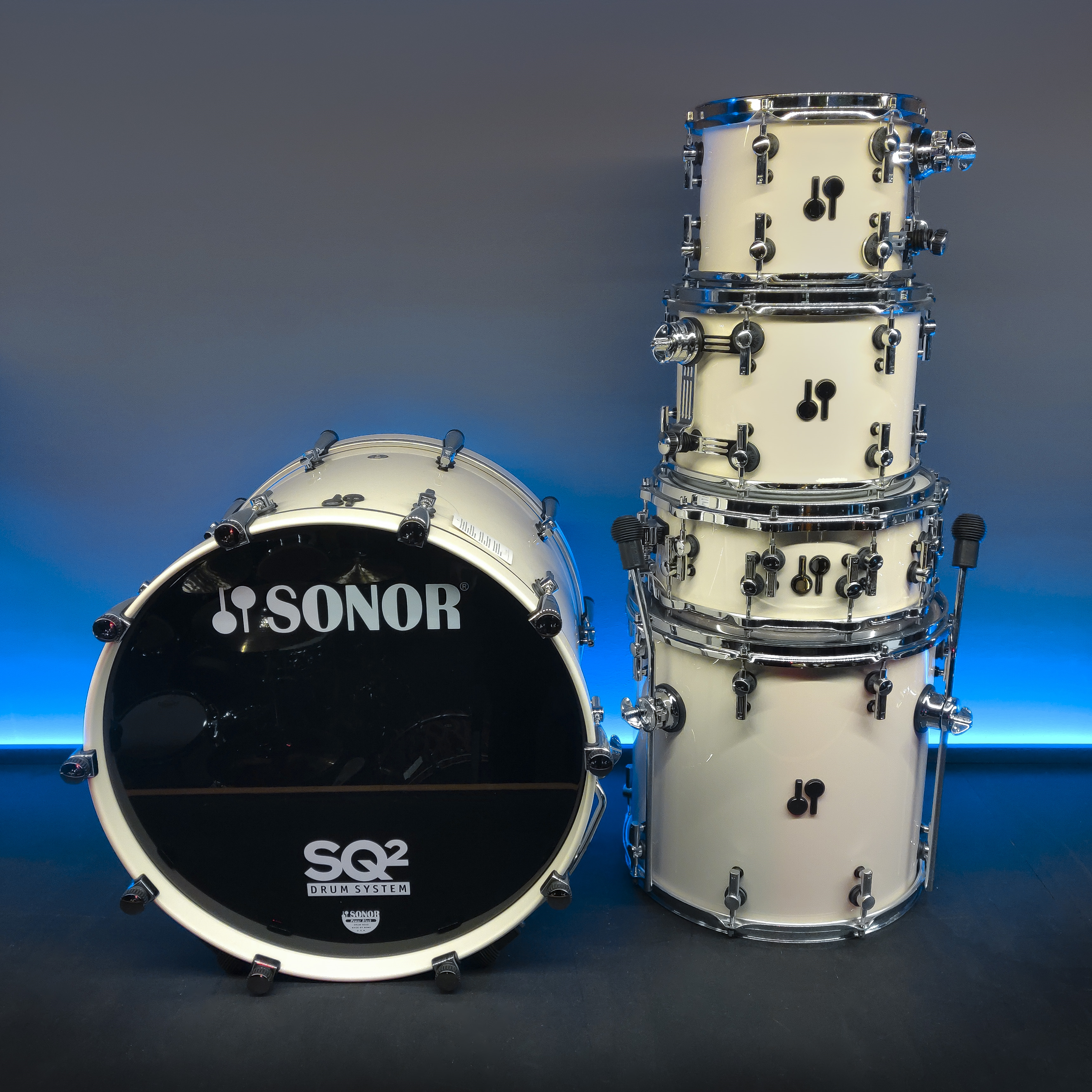 SONOR SQ2 5-piece drum kit in creme white with 22, 10, 12, 16-inch drums and 14-inch snare, professional drum set image