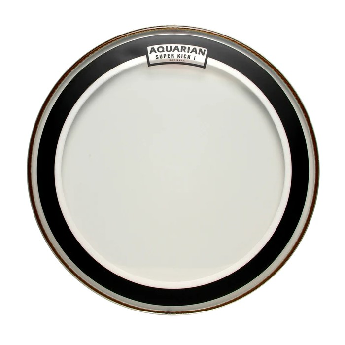 AQUARIAN SKI22 22-inch Super Kick I clear kick drum head mounted on a drum, showing its transparent surface and branding.