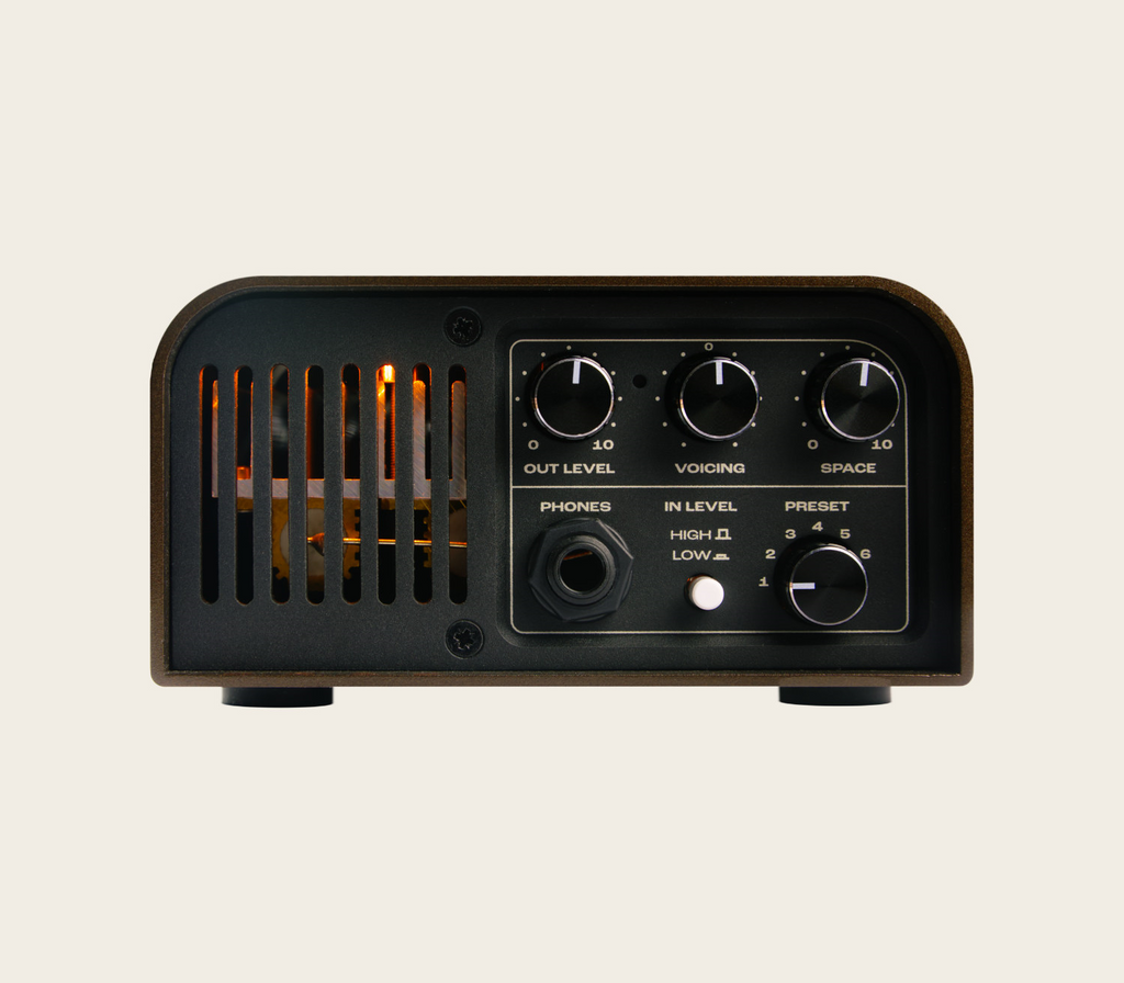 Two Notes Torpedo Captor X8 SE effects pedal with input and output jacks, compact design, and control knobs for guitar tone shaping.