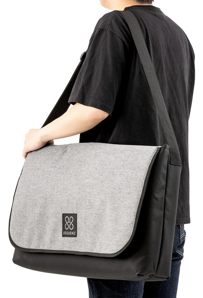 Korg Sequenz Padded Messenger Carry Bag for Medium-Size Synthesizers and Controllers