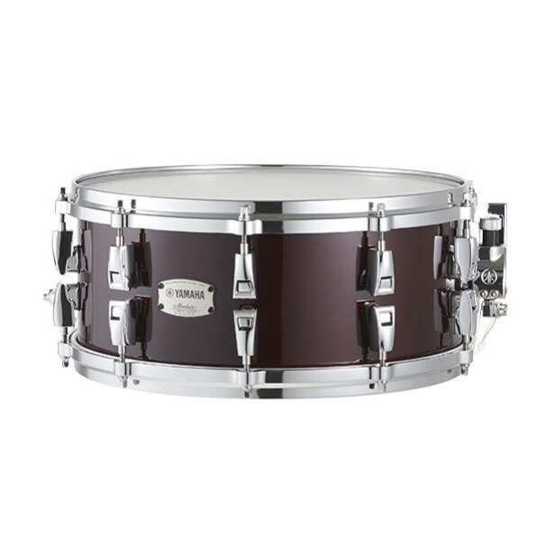 Yamaha Absolute Hybrid Maple 14x6 inch snare drum in classic walnut finish with chrome hardware and textured shell.