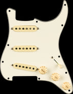 Fender Pre-Wired Strat Pickguard, Pure Vintage'59 Reverse Wound Middle PU