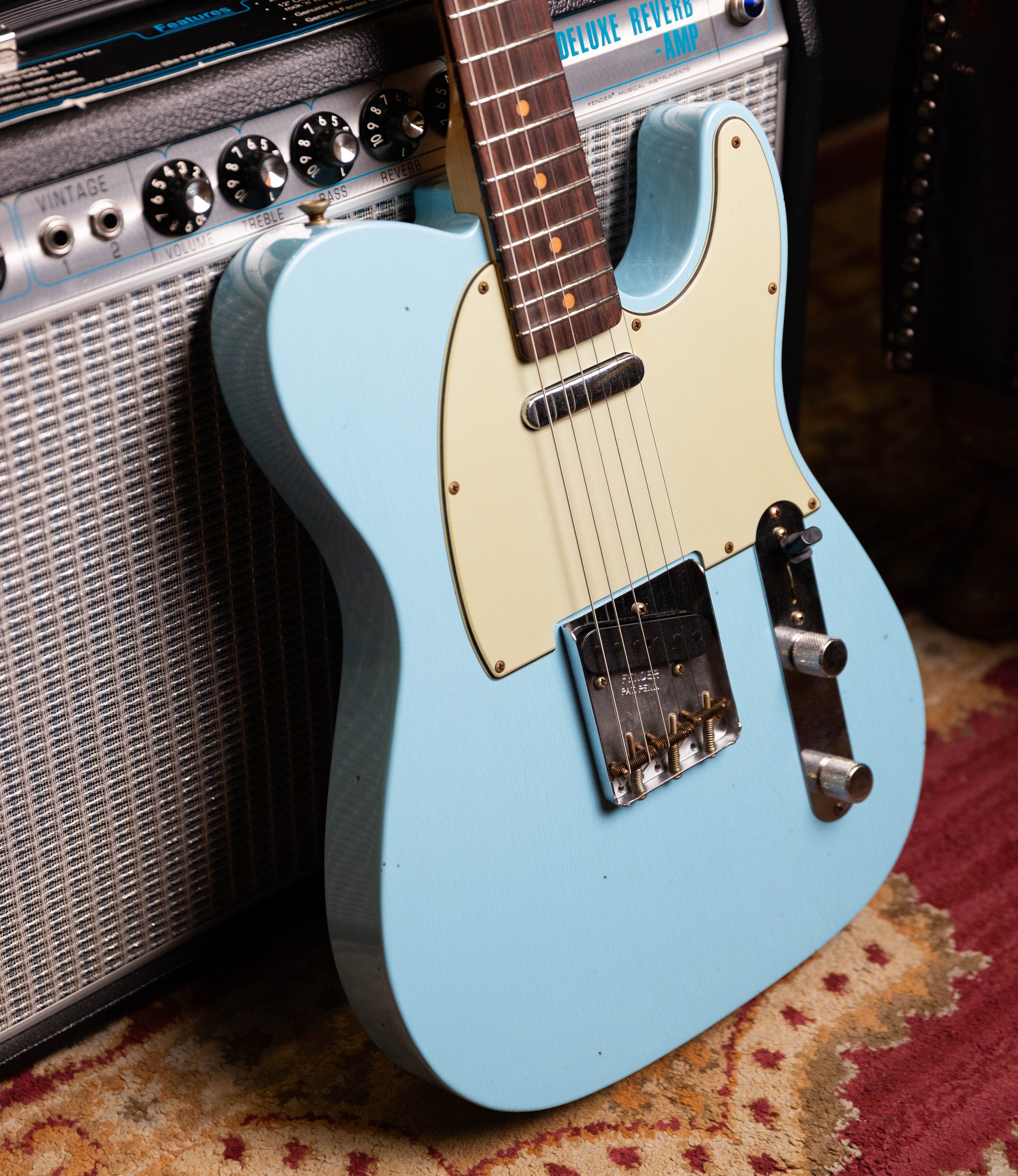 Fender 1963 Journeyman Telecaster Electric Guitar Relic 3A Rosewood Fingerboard in Daphne Blue