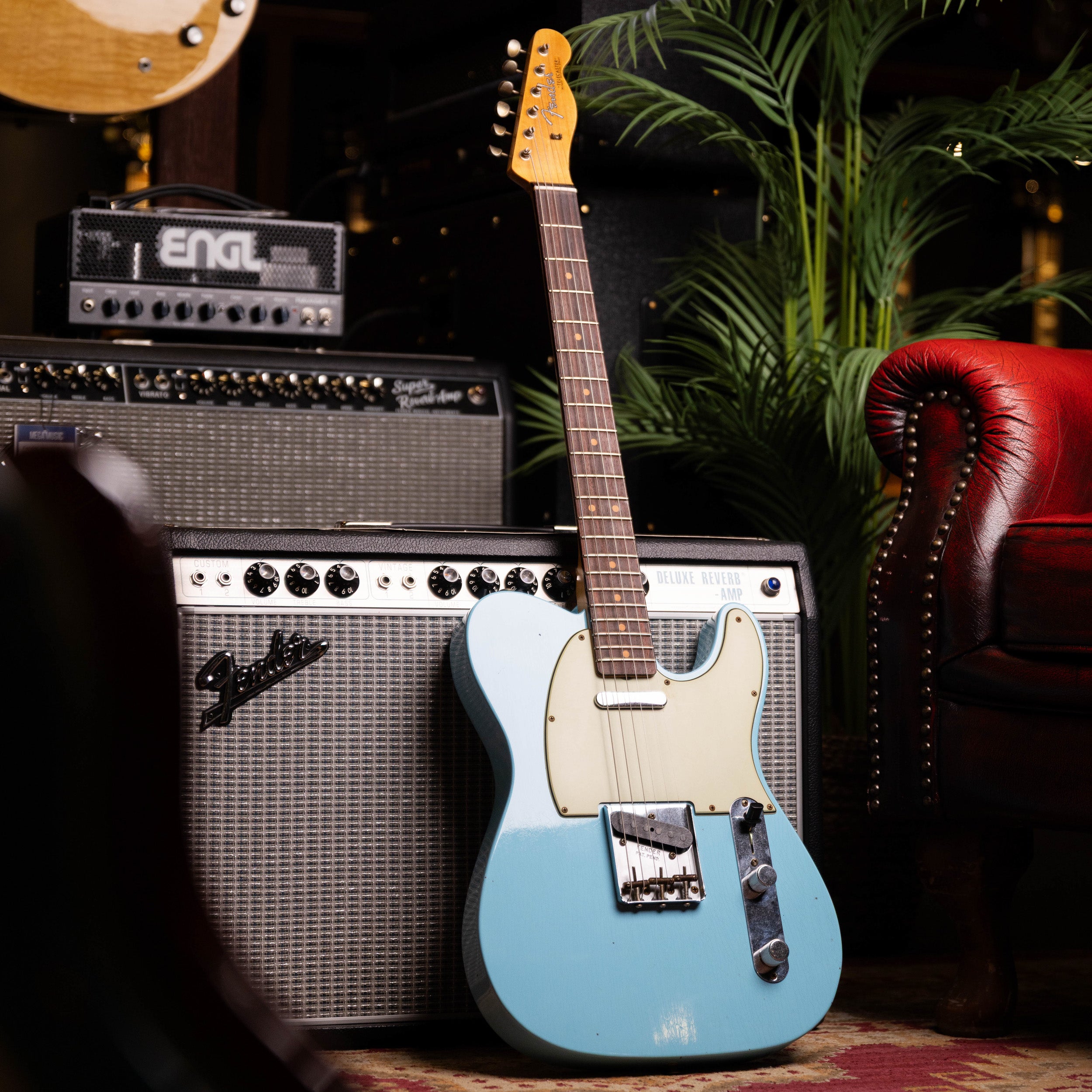 Fender 1963 Journeyman Telecaster Electric Guitar Relic 3A Rosewood Fingerboard in Daphne Blue