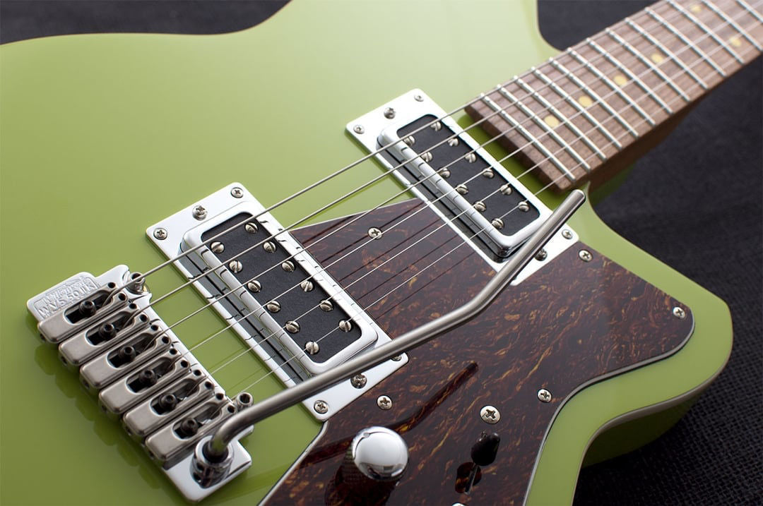 Reverend Jetstream RB Electric Guitar with Wilkinson Trem & Maple / Pau Ferro Neck in Avocado