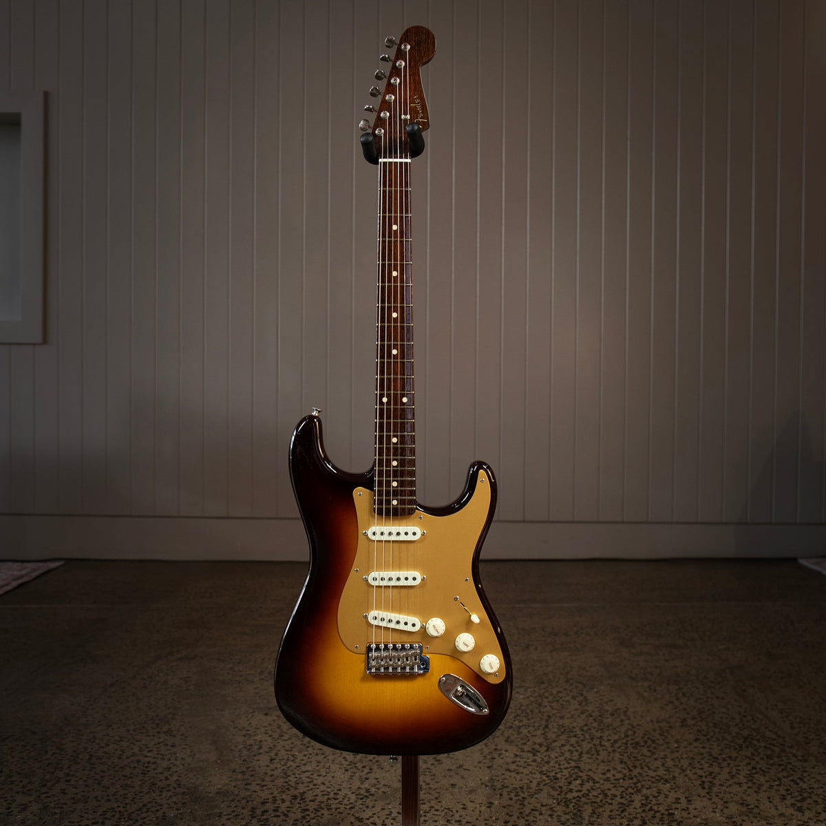 Fender Custom Shop 1957 Stratocaster RW Deluxe Closet Classic electric guitar with wide-fade 2-tone sunburst finish, maple neck and pickups.