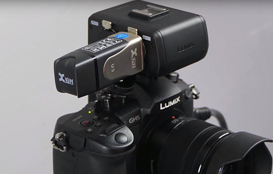Xvive U3C wireless system for condenser microphone, compact PA accessory with transmitter and receiver, black design