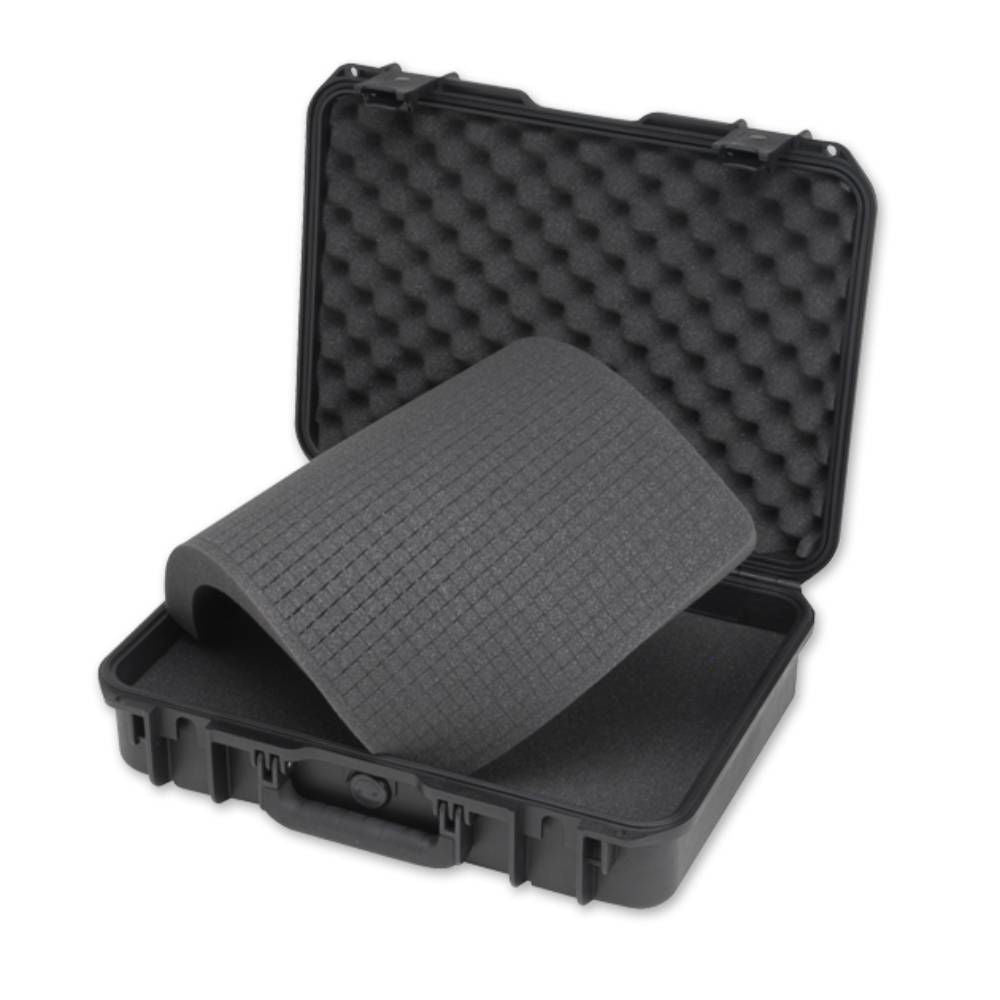 SKB 3I-1813-5B-C bass guitar amplifier head hard case showing sturdy exterior and secure handle for protection and transport.