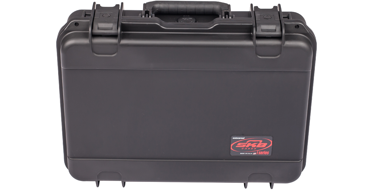 SKB 3I-1813-5B-C bass guitar amplifier head hard case with reinforced exterior and secure latches.