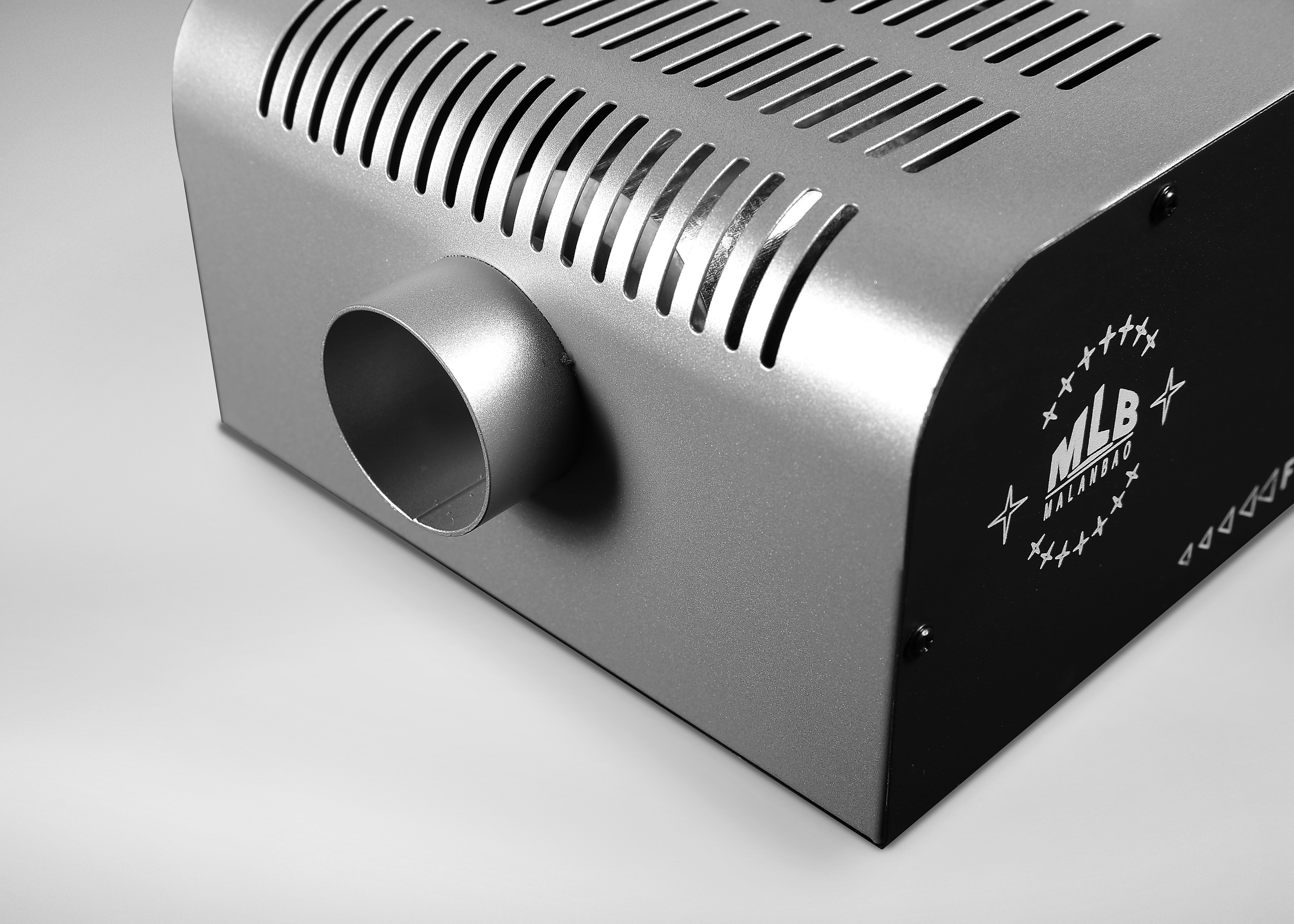 DL FOG 1500 Smoke Machine with DMX and Wireless Remote