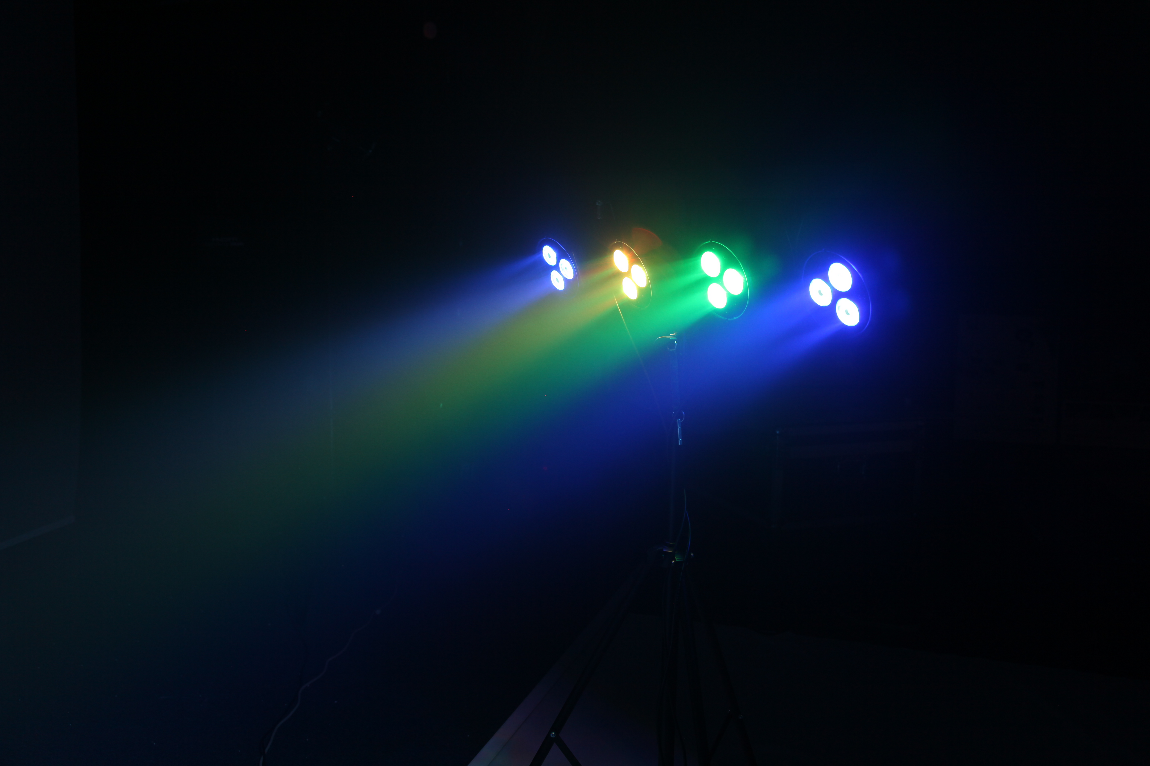 CR Lite Power Party Bar with four 9W Wash Par Lights and Footswitch