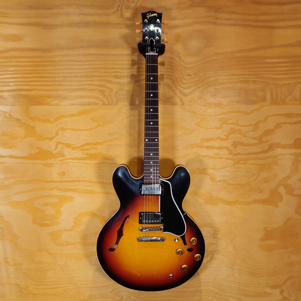 Gibson Murphy Lab '58 ES-335 electric guitar in Light Aged Triburst finish, showcasing its semi-hollow body and vintage-style hardware.