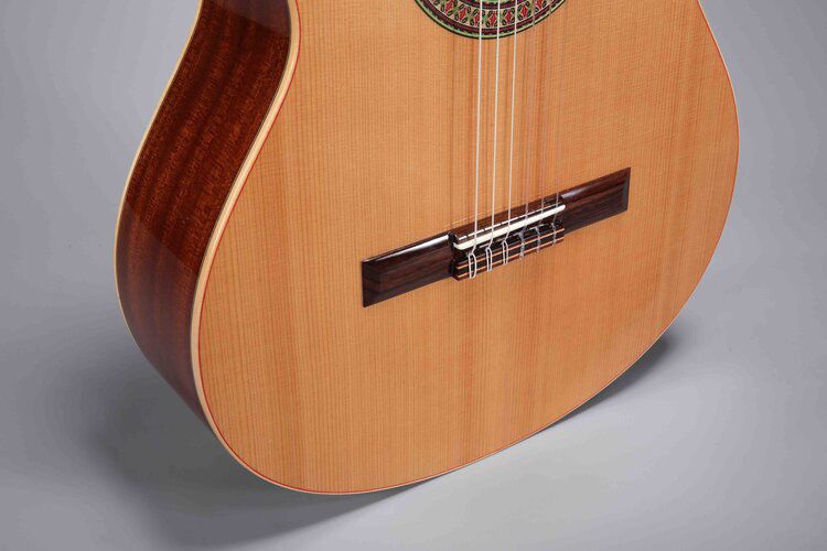 Altamira Guitars N100 Classical Guitar Solid Cedar Top / Laminate African Mahogany Back and Sides / Gloss Finish