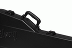 Gibson Deluxe Protector electric guitar case for Les Paul, padded black guitar bag with sturdy handle and zipper closure.