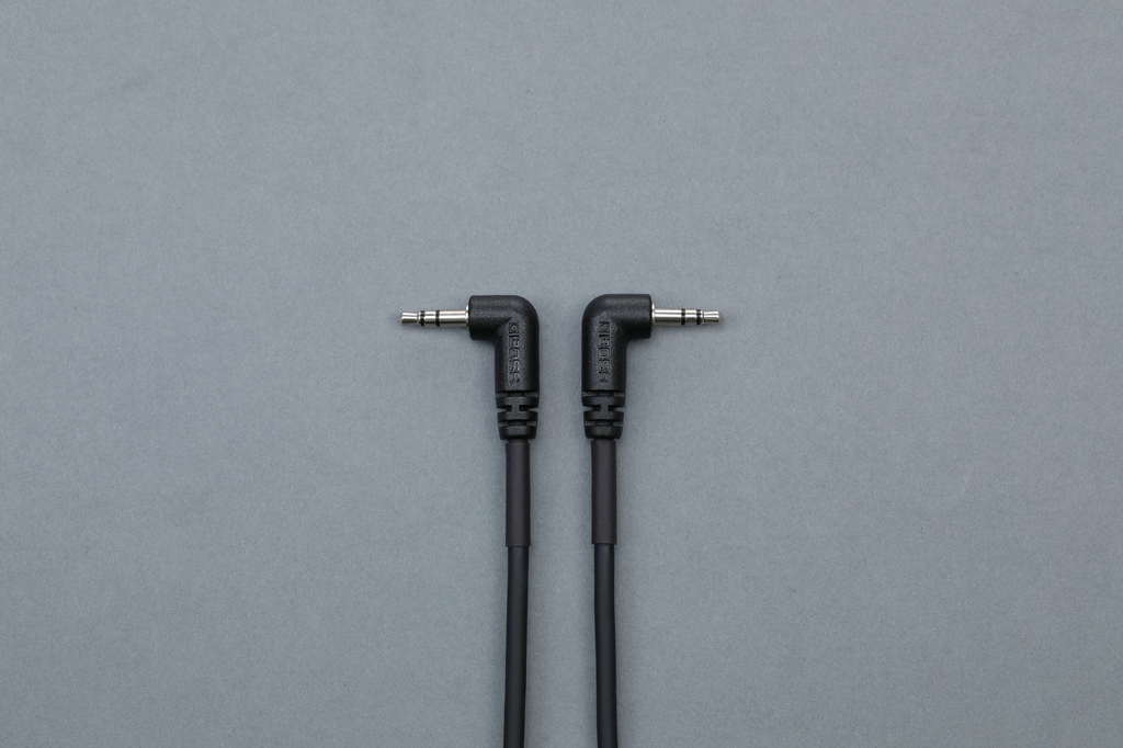 BOSS BCC-1-3535 MIDI Cable with Right Angle TRS connection (1ft)