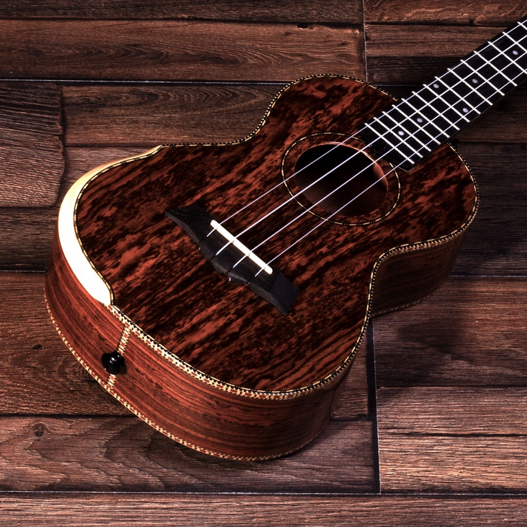 Barnes & Mullins Tenor Ukulele in Becote - B-Stock