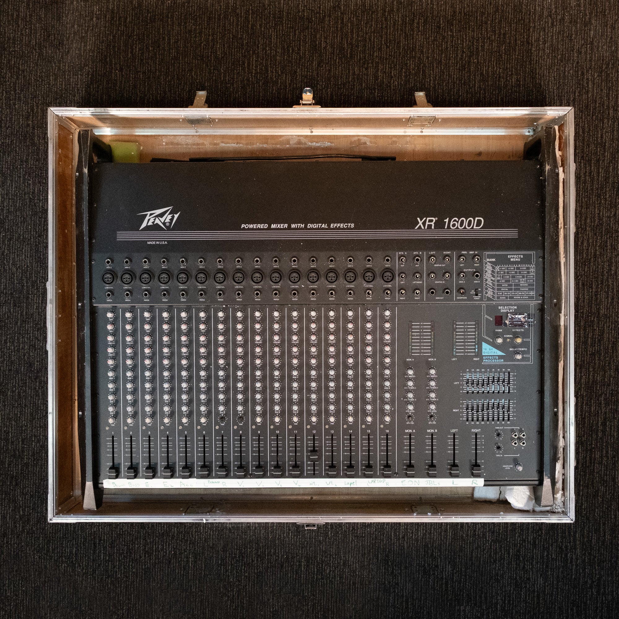 Peavey XR 1600D Powered Mixer and Road Case (08467891) - Preloved