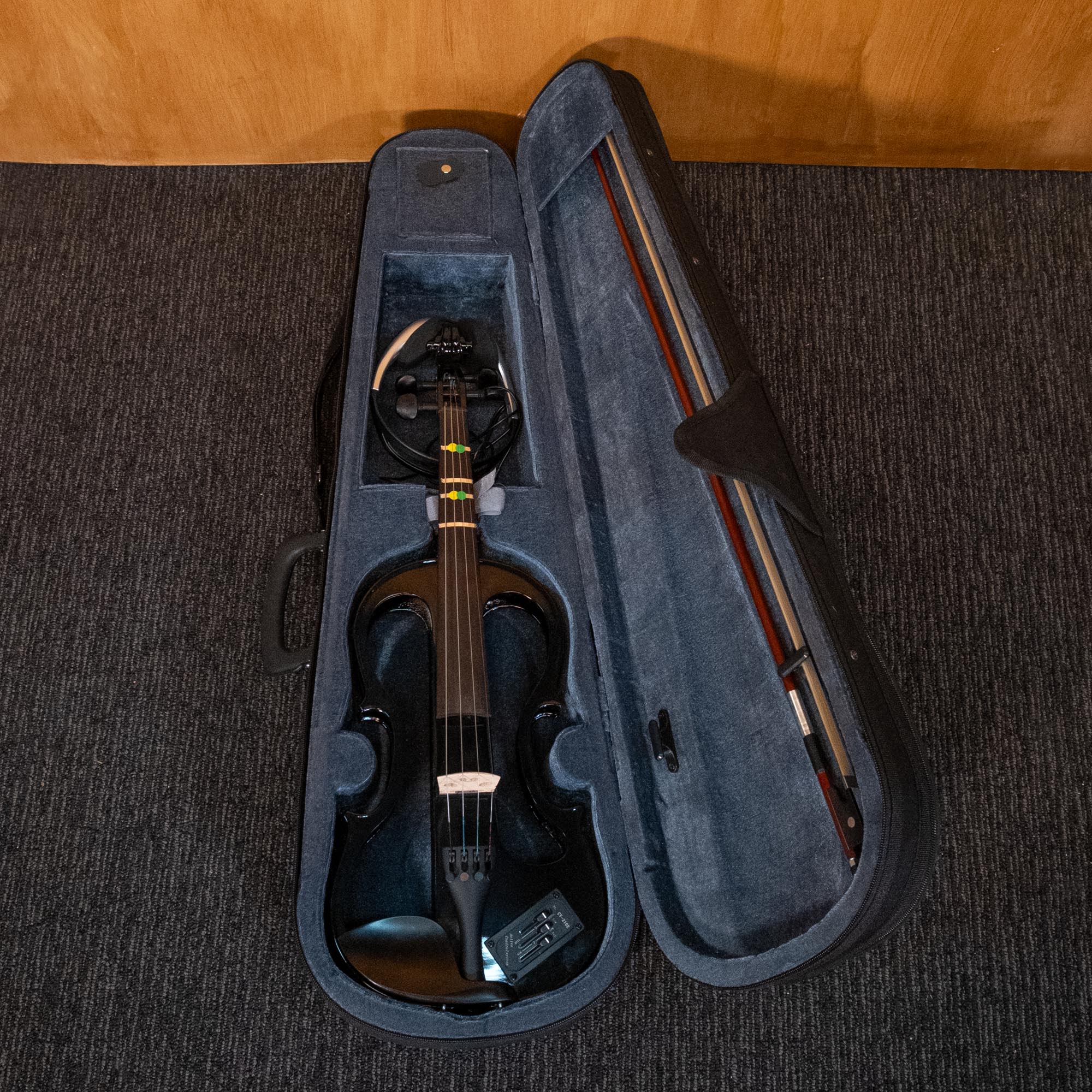 Electric Violin in Black with Case and Headphones (CV-210E) - Preloved