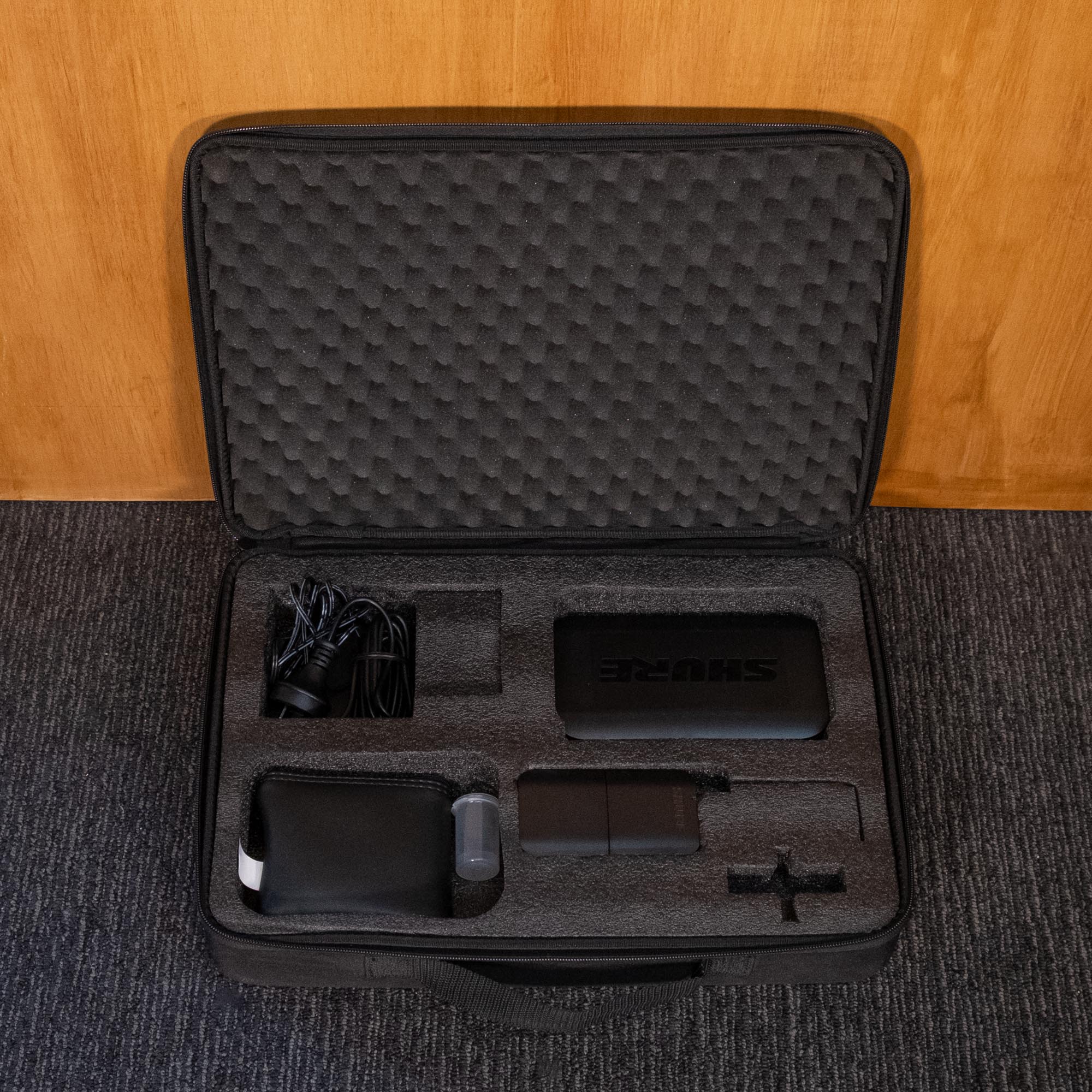 Shure BLX14/W93 Wireless Lav System (3BF21137733) - Preloved