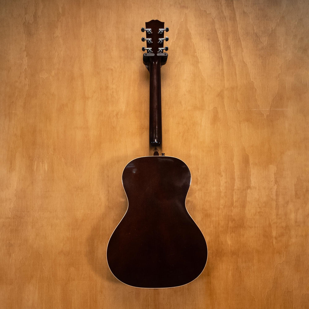 Gibson L-00 STD acoustic guitar in vintage sunburst finish, featuring a small body and classic design, photographed from front.