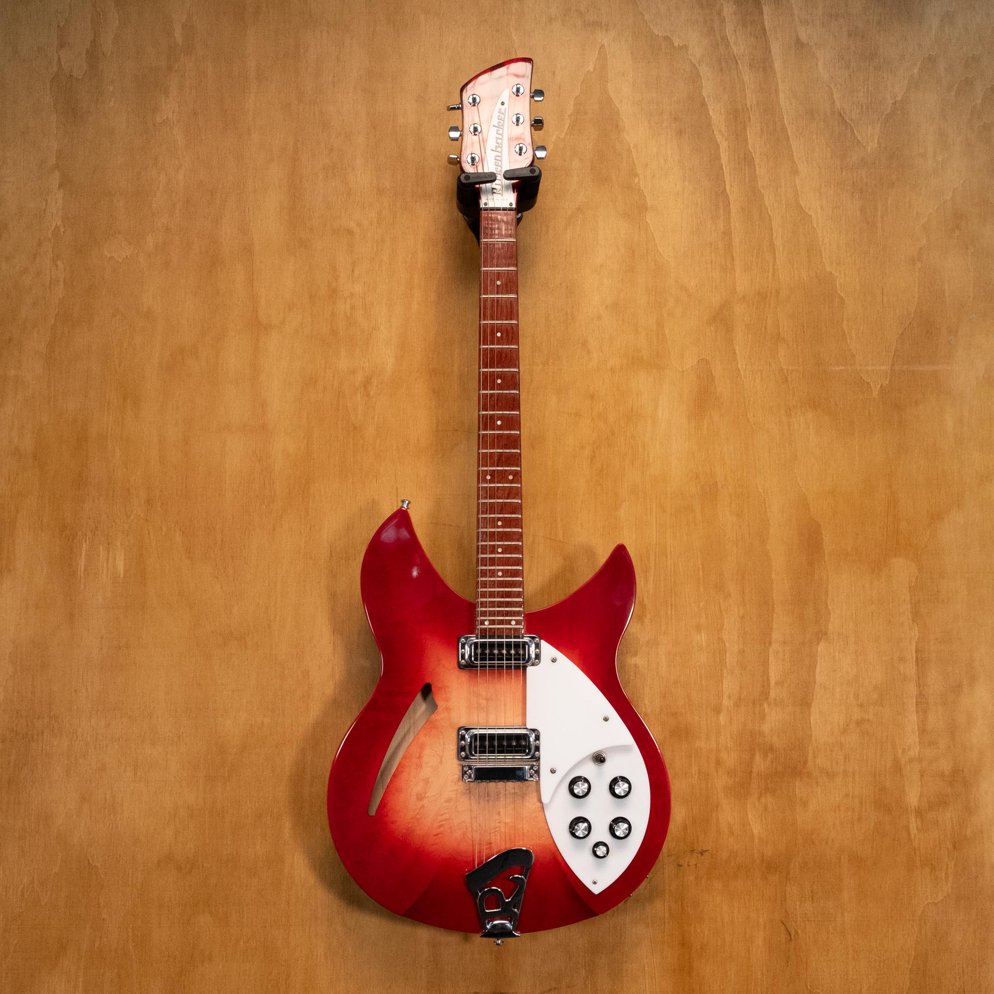 Rickenbacker 330 Electric Guitar in Fireglo '06 (0614160) - Preloved