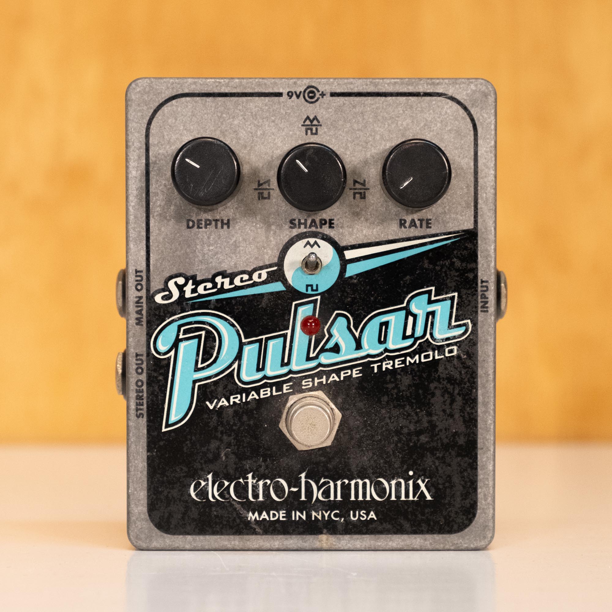 EHX Pulsar Tremolo Guitar Effects Pedal - Preloved