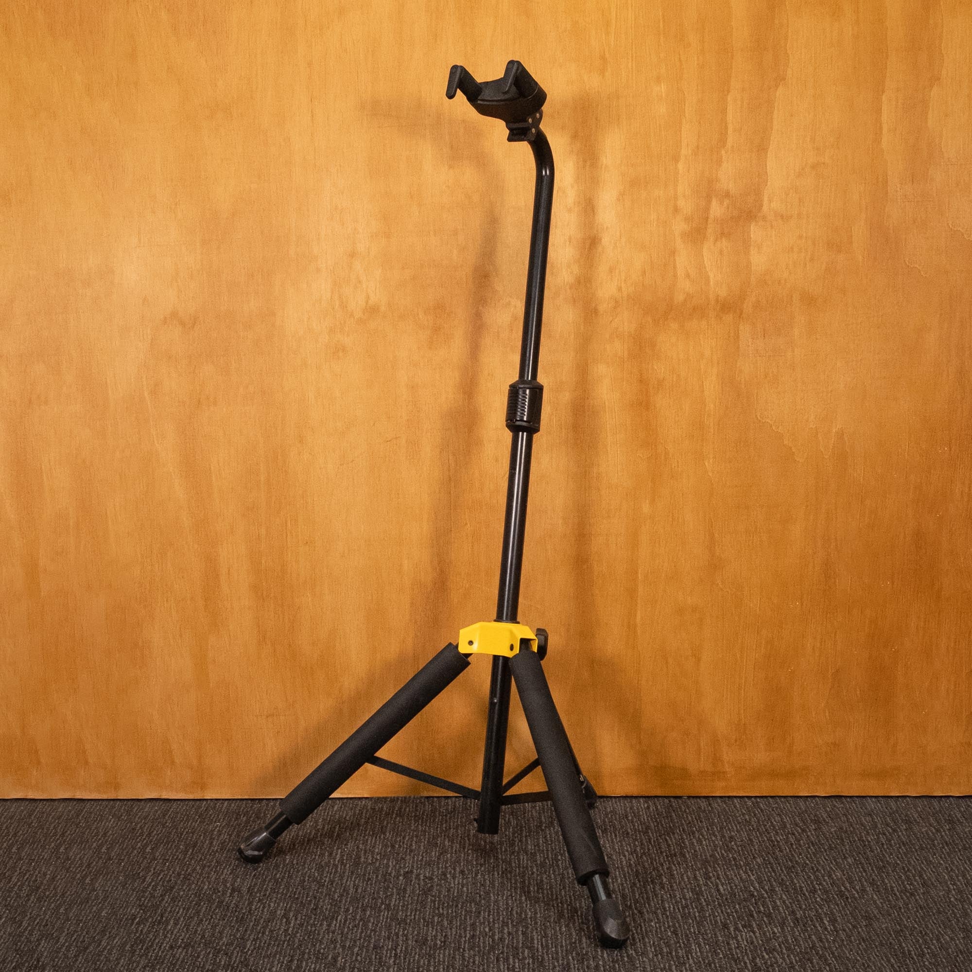 Preloved Hercules Auto Grab Guitar Stand with padded arms and sturdy metal frame for secure guitar storage.