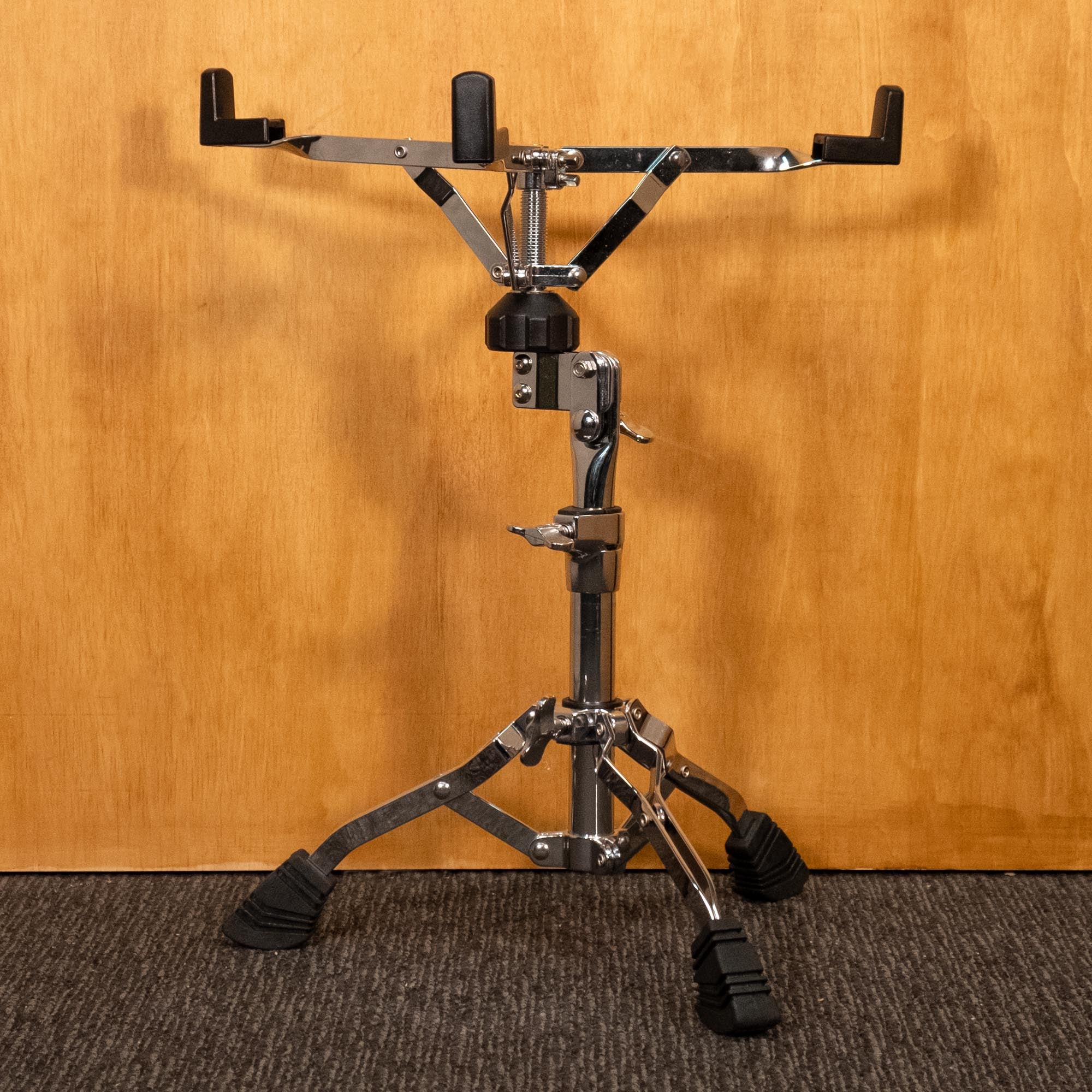 Tama HS40WN snare drum stand with adjustable height and sturdy metal construction, used for supporting snare drums in drum hardware setup.