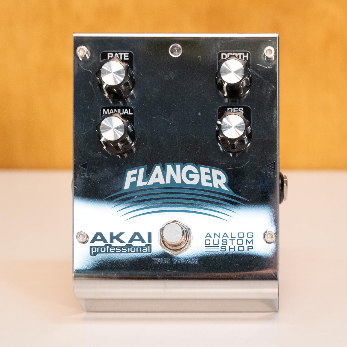 Preloved Akai Flanger guitar effects pedal with control knobs and input/output jacks, ready for guitar sound modulation.