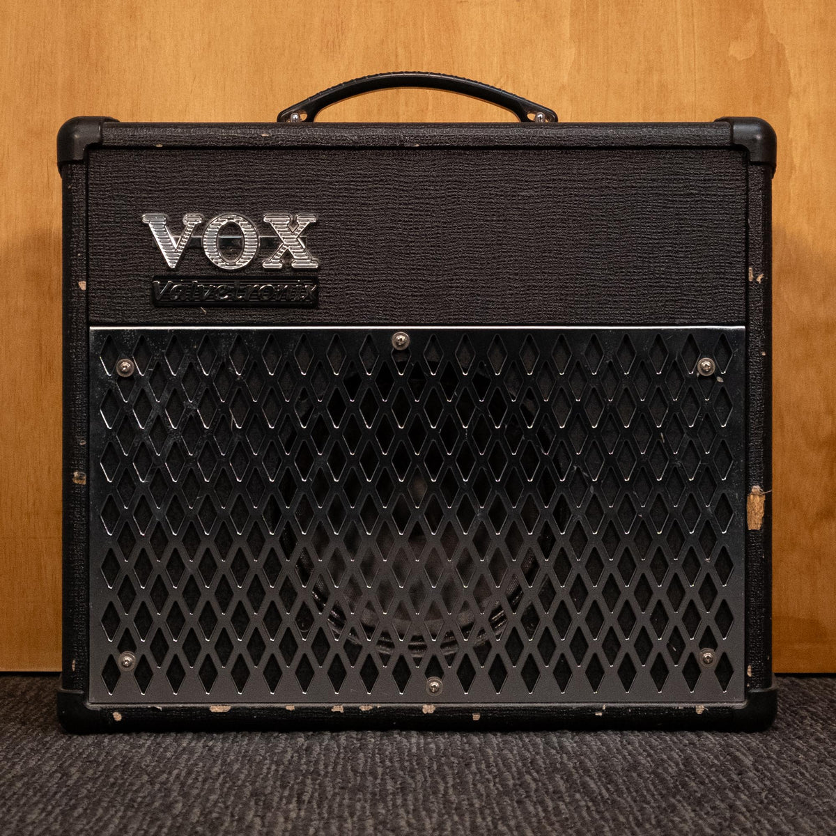 Vox AD15VT guitar amplifier combo in black, featuring control knobs and speaker grille, ideal for practice and small gigs.