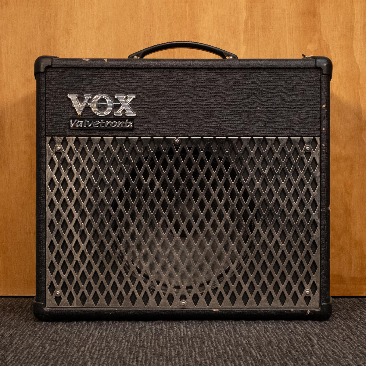 Vox ADS30VT guitar amplifier combo with control knobs and speaker grille, used condition, showcasing its compact design and vintage style.