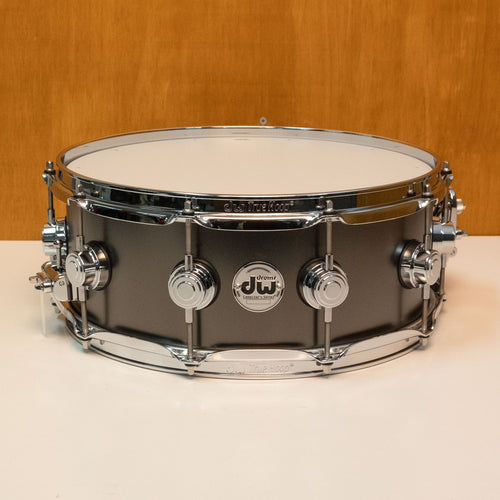 DW Collector's Black Satin Over Brass Snare 14x6.5 (1450510) - Preloved