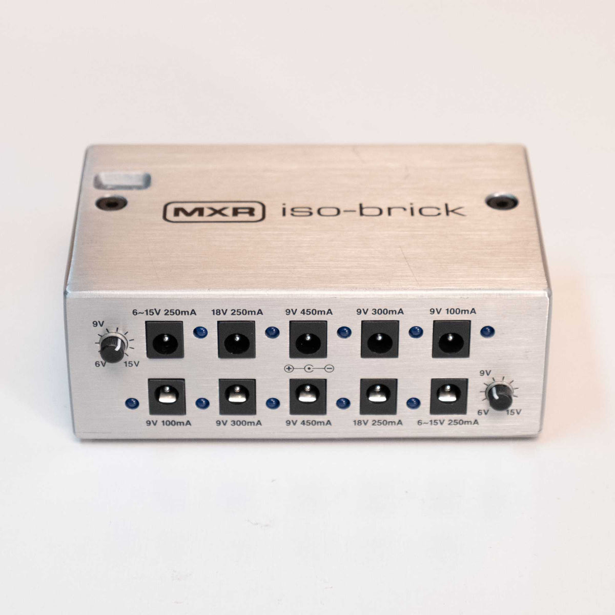 Preloved MXR ISO-BRICK M238 effects pedal power supply connected to guitar pedal setup.