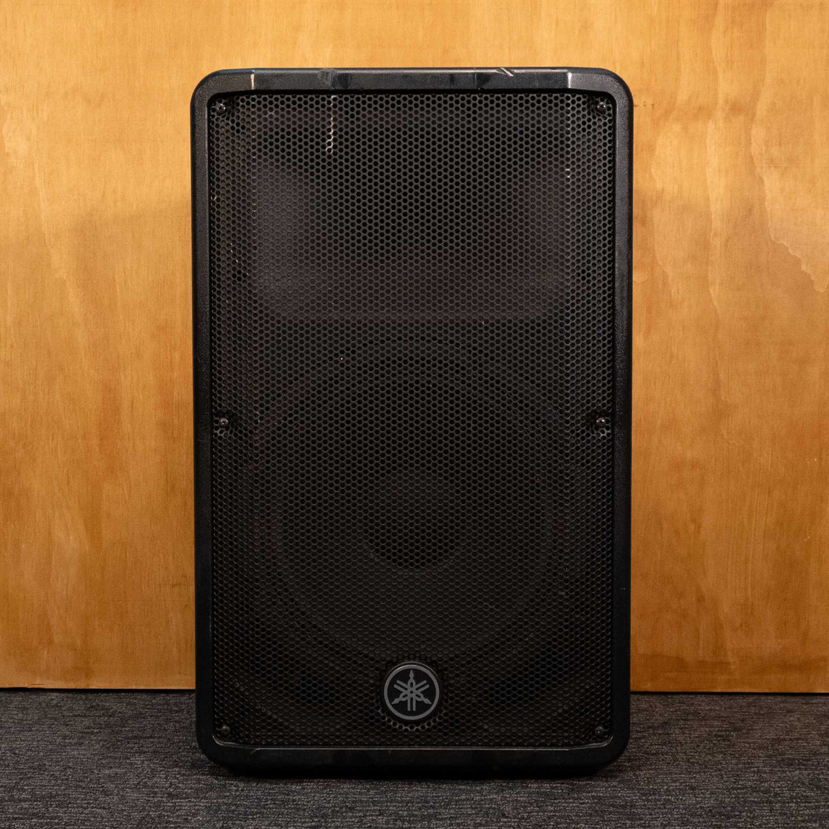 Yamaha DBR12 powered speaker, a professional audio speaker with a sturdy black enclosure and built-in amplifier for live sound.