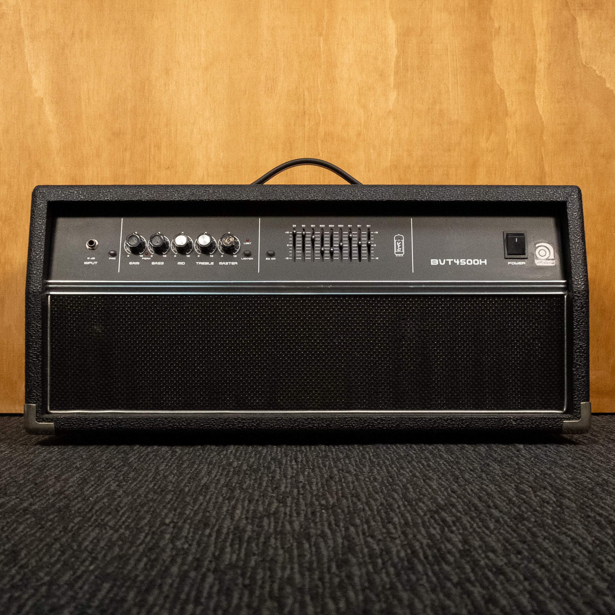 Behringer Ultrabass BVT4500H Bass Guitar Amplifier Head (S0700373521) - Preloved