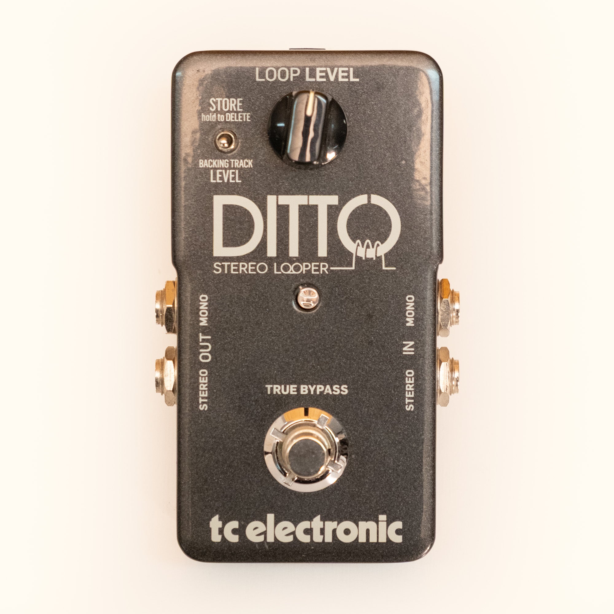 TC Electronic Ditto Stereo Looper guitar effects pedal, black with footswitch and control knob, used for looping guitar sounds.