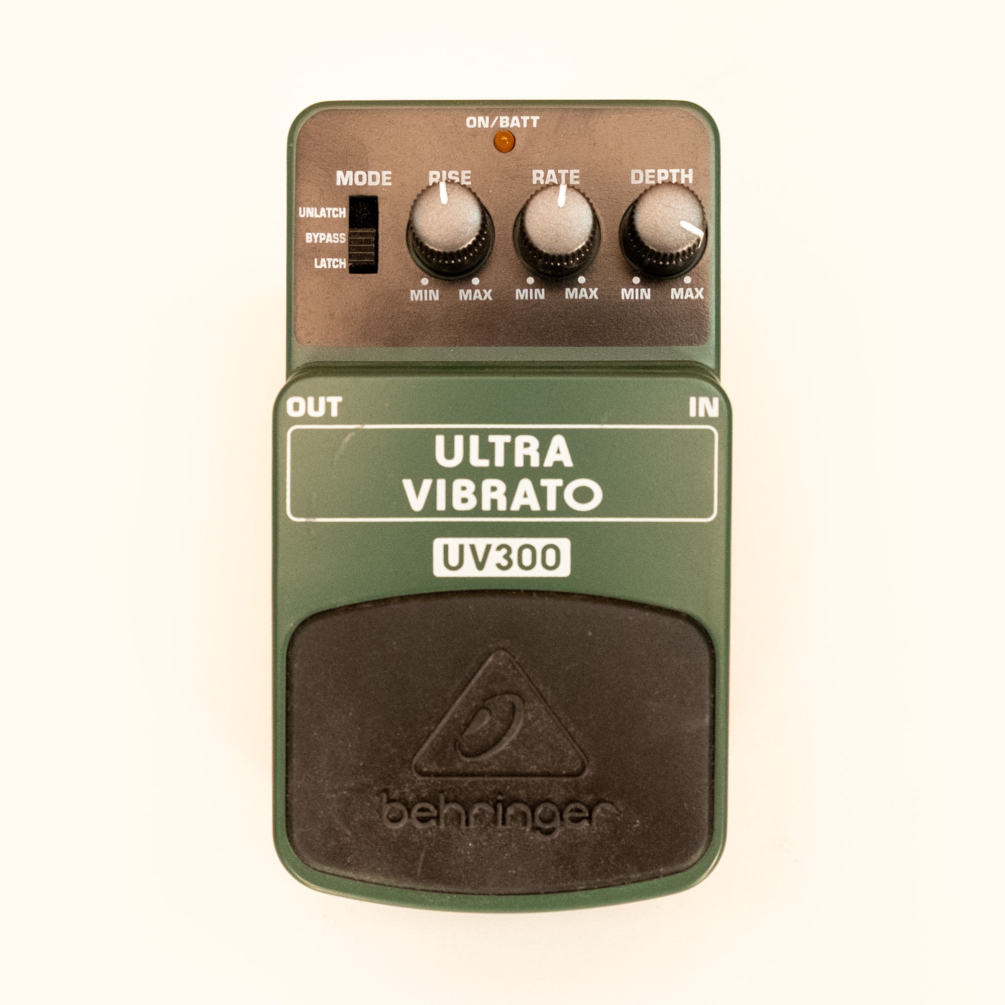 Behringer UV300 Ultra Vibrato Guitar Effects Pedal (S210902297507) - Preloved