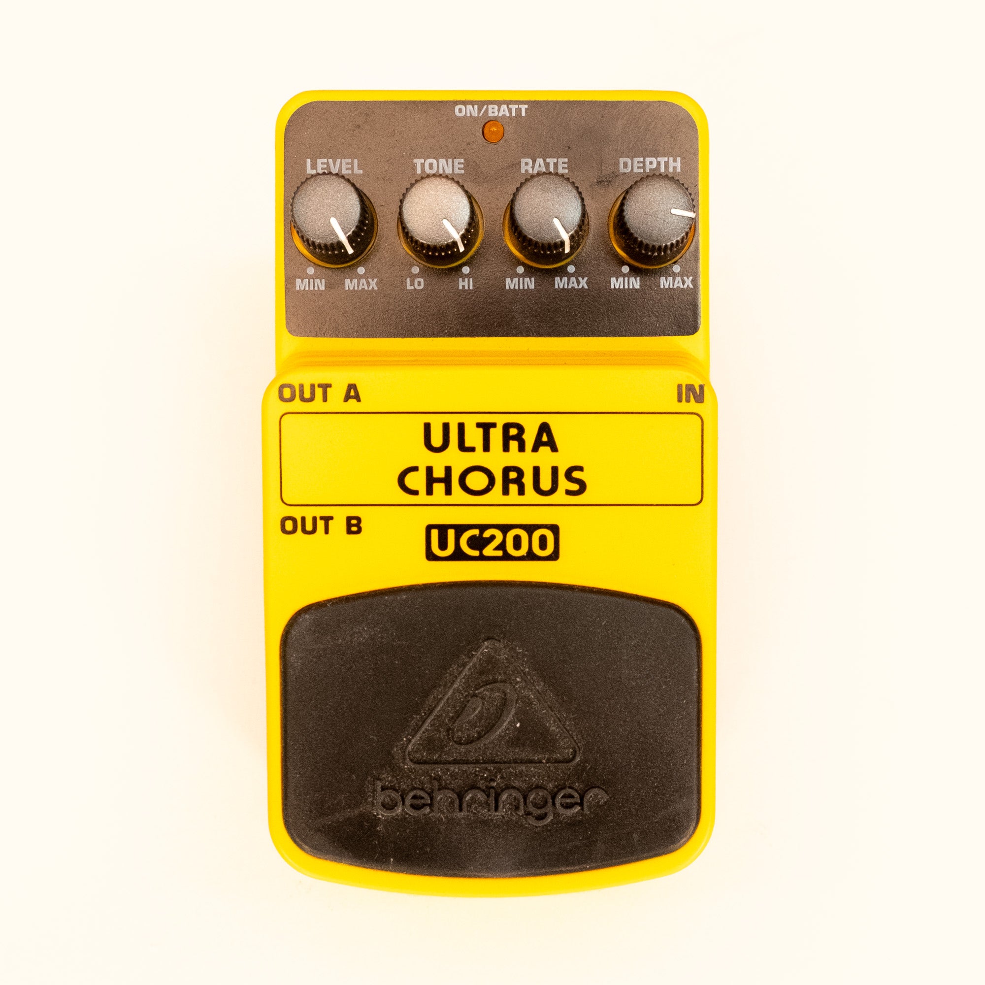 Behringer UC200 Ultra Chorus Guitar Effects Pedal (S221000497601) - Preloved