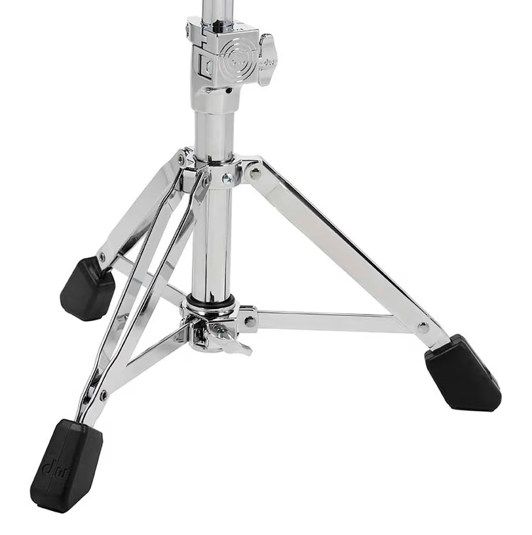 DW 9000 Series Airlift Tom and Snare Drum Stand with adjustable height and sturdy hardware, designed for professional drummers.