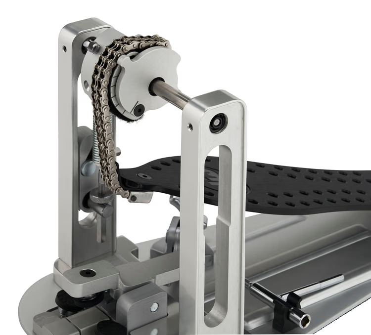 DW MFG Series Machined Chain Drive Single Bass Drum Pedal with Bag - Black