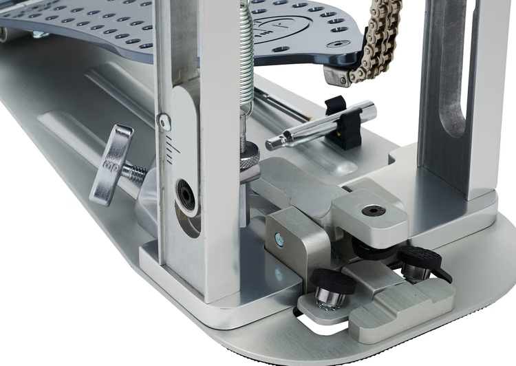 DW MFG Machined Chain Drive Single Bass Drum Pedal with Extended Footboard