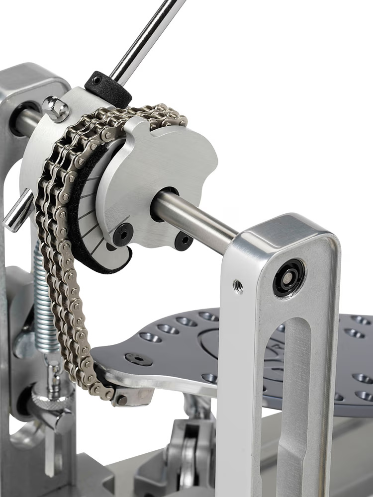 DW MFG Machined Chain Drive Single Bass Drum Pedal with Extended Footboard