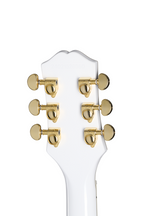 Electric guitar Epiphone Les Paul Custom in Alpine White with gold hardware, shown with a premium gig bag.