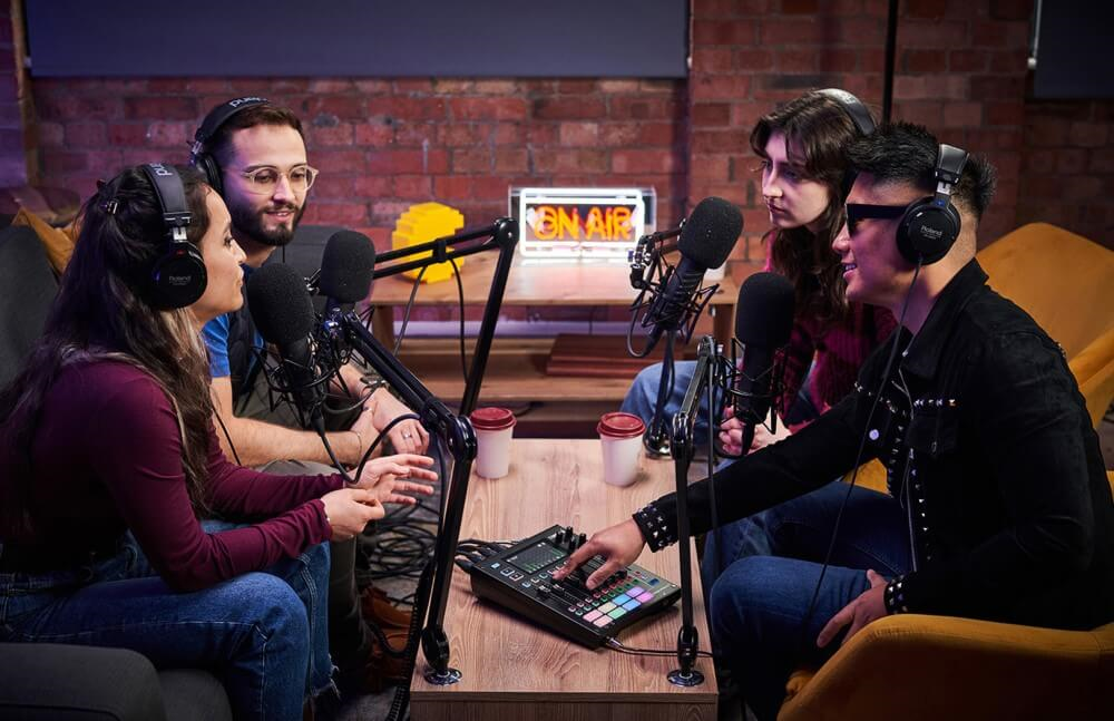 BOSS Gigcaster 8 All-In-One Audio Hub for Streaming Musicians