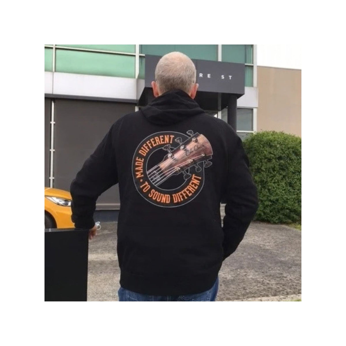 Black Cole Clark hoodie in size 4XL, featuring a comfortable fit and casual style, perfect for gifts or everyday wear.