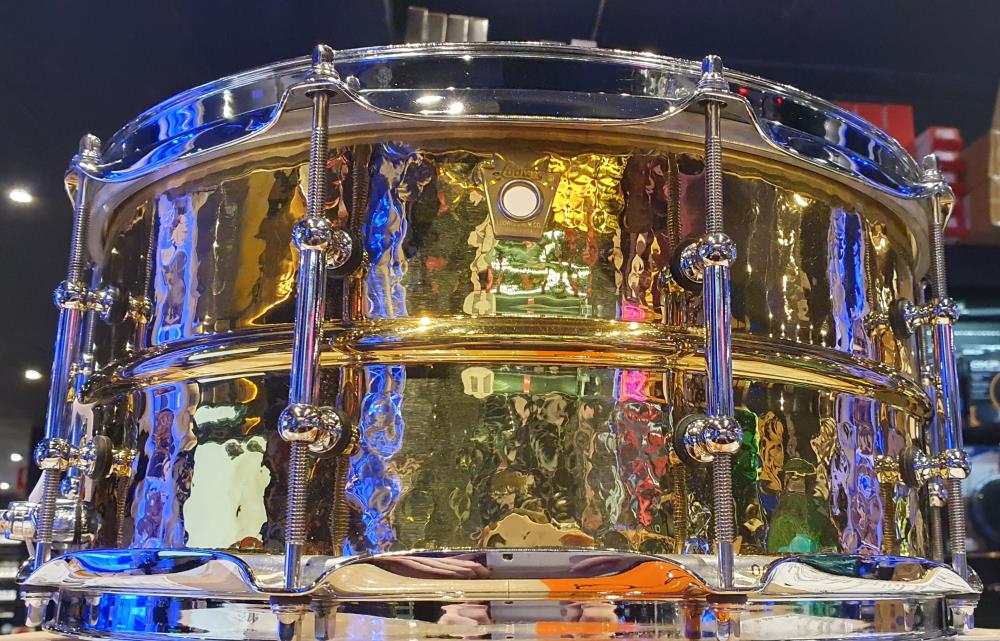 Ludwig Hammered Brass Snare Drum 6.5x14 with Tube Lugs, P85 & Throw Off - B-STOCK