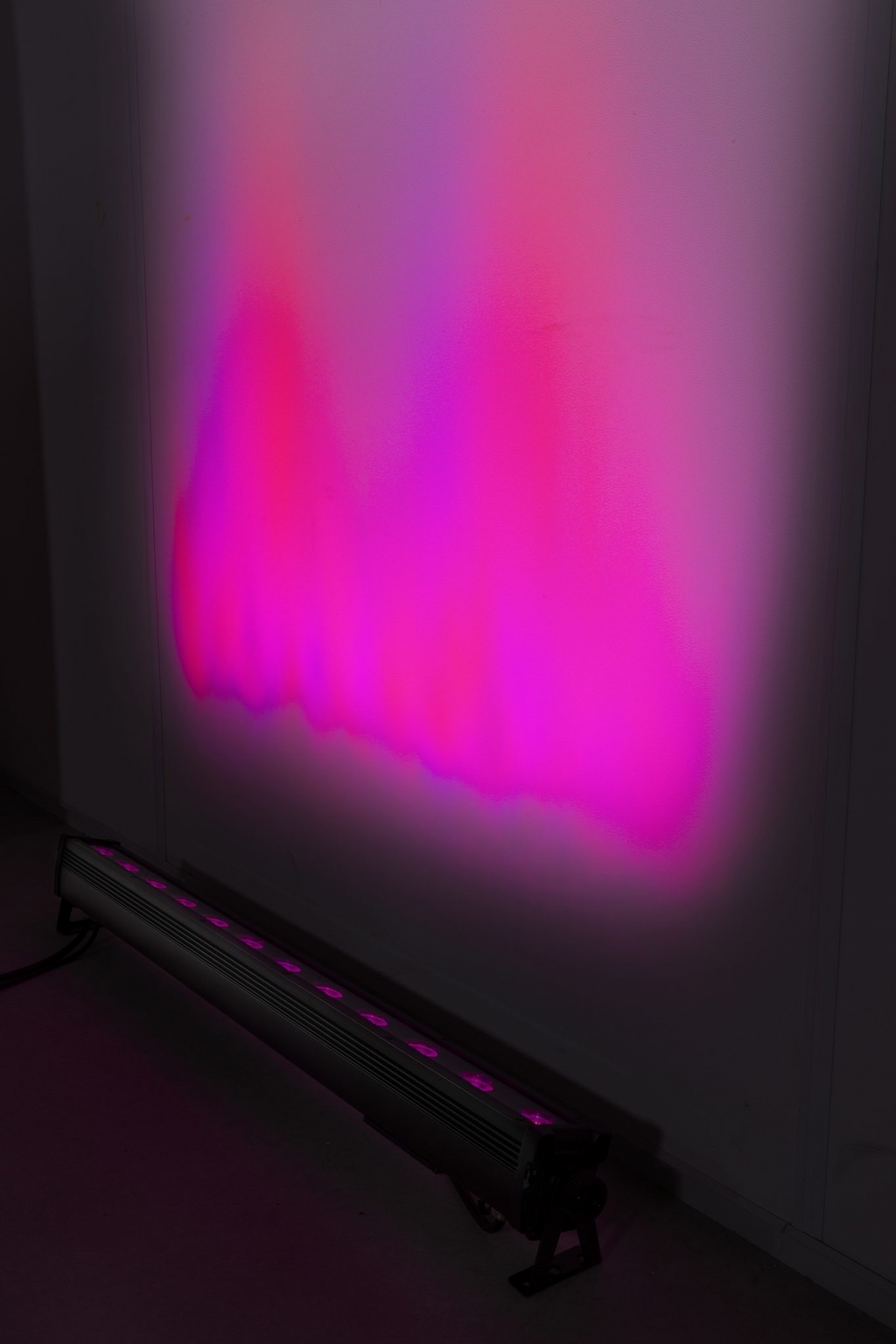 Beamz LCB128IP IP Rated LED Bar 12x8W RGBA