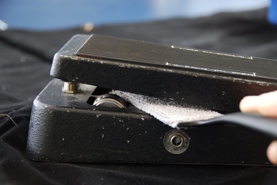 Music Nomad MN205 All In One String, Surface & Hardware Cleaning Tool