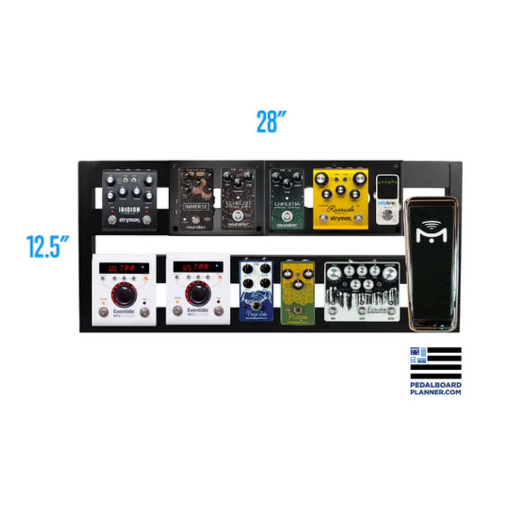 Pedaltrain Junior MAX effects pedalboard in black honeycomb with a wheeled tour case, showcasing a sturdy design.
